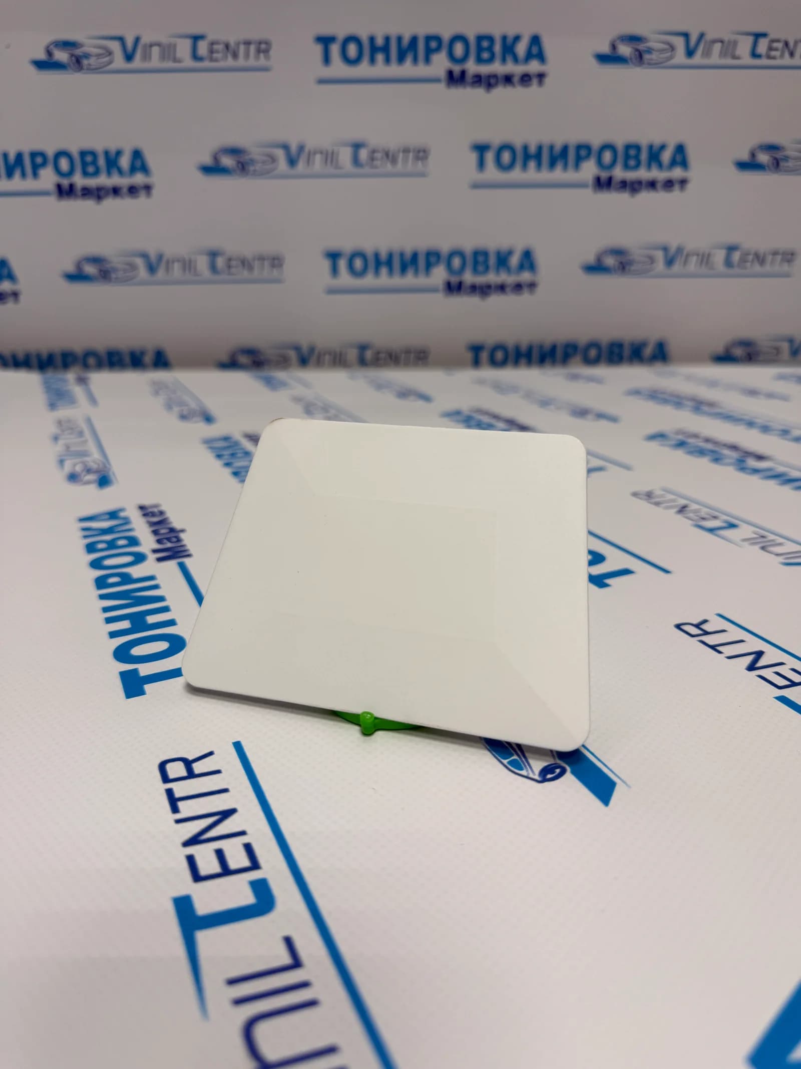 Тефлоновая выгонка-трапеция для оклейки автоплёнкой, винила и тонировки. Гладкое скольжение, не царапает материал, подходит для сложных изгибов.